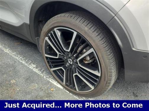 2023 Volvo XC40 B5 Plus Bright Theme