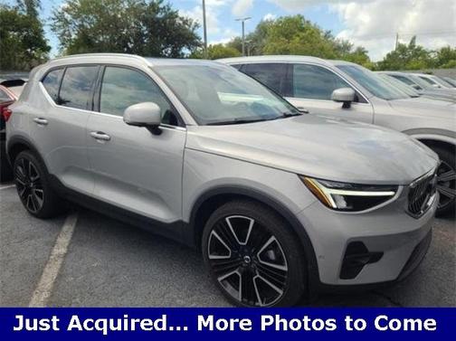 2023 Volvo XC40 B5 Plus Bright Theme