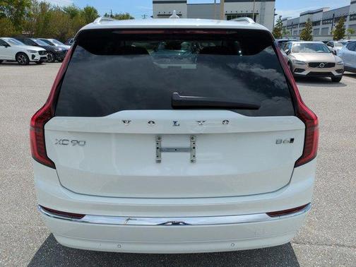 Crystal White Pearl 2026 Volvo XC90 B6 Ultra 7-Seater