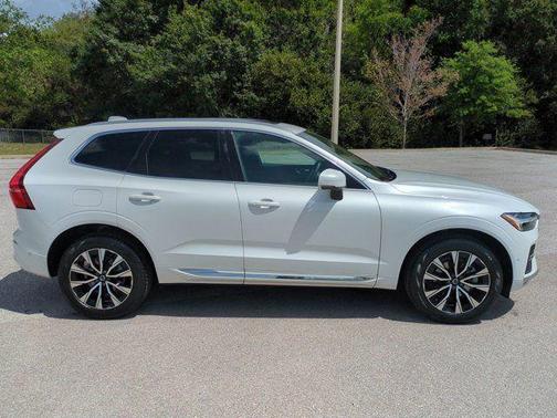 2023 Volvo XC60 B5 Plus Bright Theme