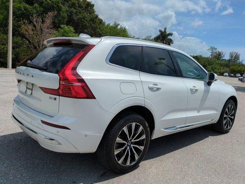 Crystal White 2023 Volvo XC60 B5 Plus Bright Theme