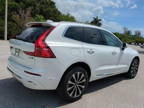 2023 Volvo XC60 B5 Plus Bright Theme