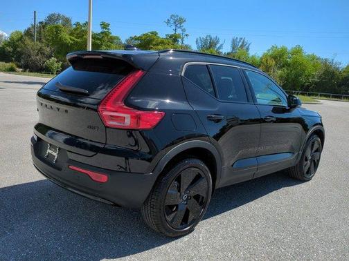 2026 Volvo XC40 B5 Ultra Black Edition