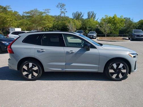 2025 Volvo XC60 Plug-In Hybrid T8 Plus
