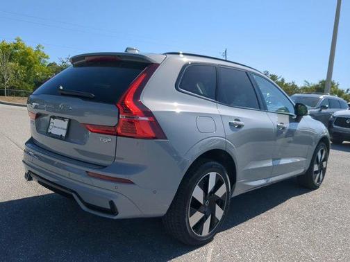 2025 Volvo XC60 Plug-In Hybrid T8 Plus
