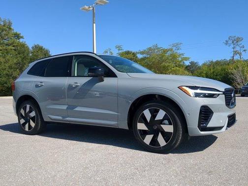 2025 Volvo XC60 Plug-In Hybrid T8 Plus