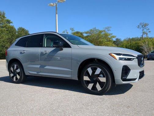 2025 Volvo XC60 Plug-In Hybrid T8 Plus