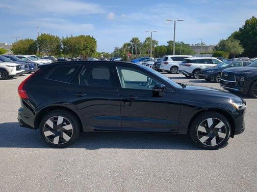 2025 Volvo XC60 Plug-In Hybrid T8 Plus