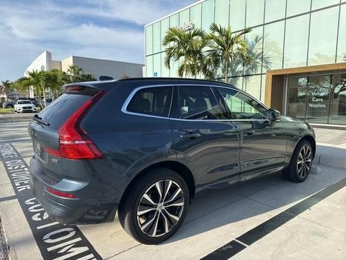 2022 Volvo XC60 B5 Momentum