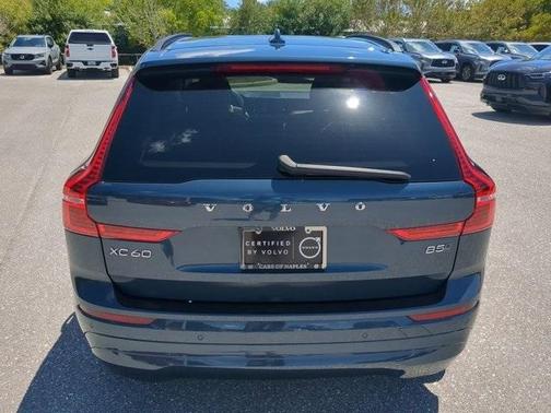 2022 Volvo XC60 B5 Momentum