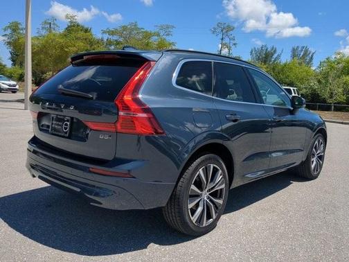 2022 Volvo XC60 B5 Momentum