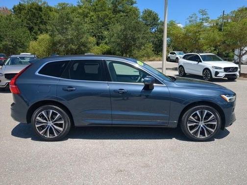 2022 Volvo XC60 B5 Momentum