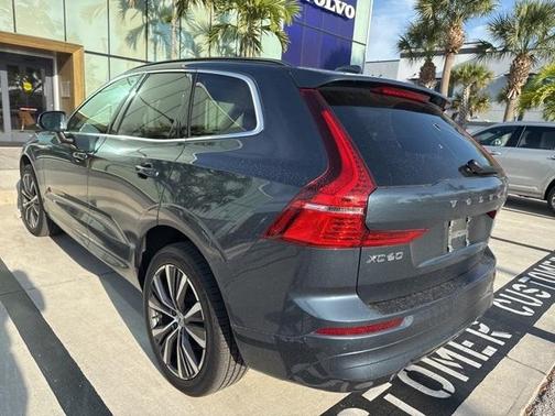 2022 Volvo XC60 B5 Momentum