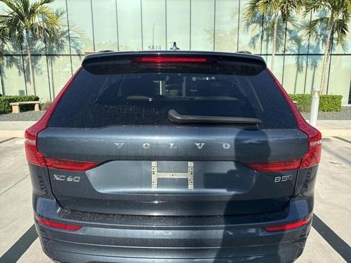 2022 Volvo XC60 B5 Momentum