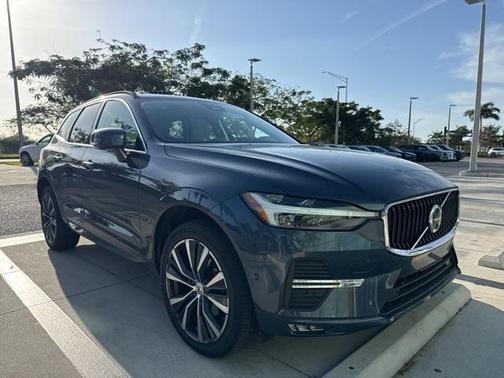 2022 Volvo XC60 B5 Momentum