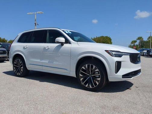 2025 Volvo XC90 Plug-In Hybrid T8 Plus 7-Seater
