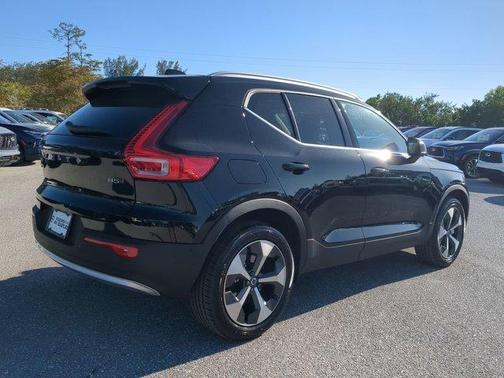2025 Volvo XC40 B5 Plus Bright Theme