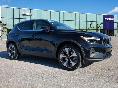 2025 Volvo XC40 B5 Plus Bright Theme