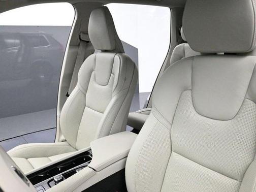 2025 Volvo XC90 Plug-In Hybrid T8 Ultra 6-Seater