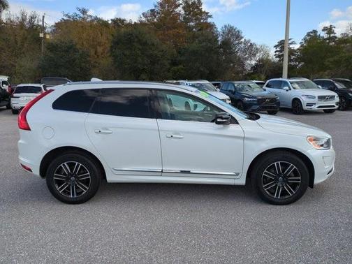 2017 Volvo XC60 T5 Dynamic