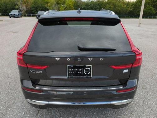 2022 Volvo XC60 Recharge Plug-In Hybrid T8 Inscription Expression