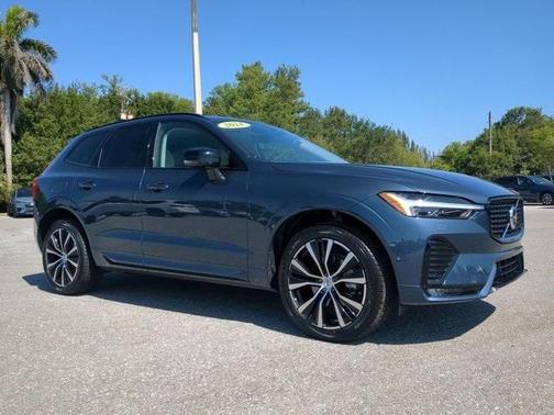 2024 Volvo XC60 B5 Plus Dark Theme