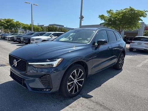 2024 Volvo XC60 B5 Plus Dark Theme