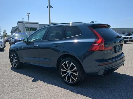 2024 Volvo XC60 B5 Plus Dark Theme