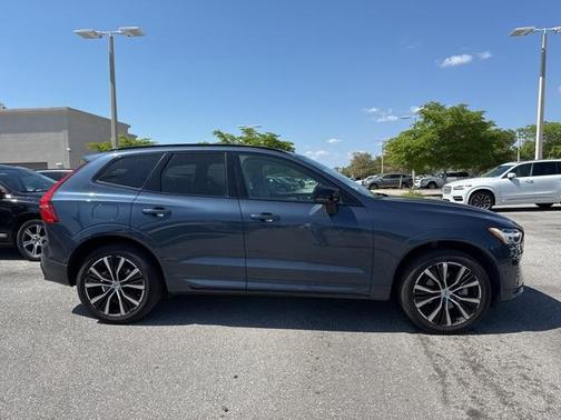 2024 Volvo XC60 B5 Plus Dark Theme
