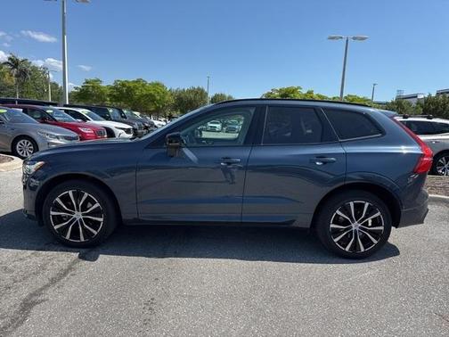 2024 Volvo XC60 B5 Plus Dark Theme