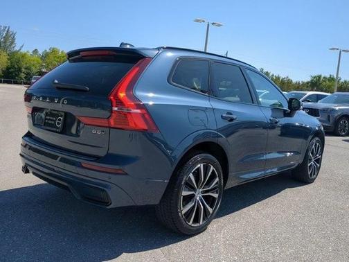 2024 Volvo XC60 B5 Plus Dark Theme