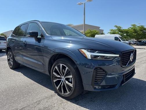 2024 Volvo XC60 B5 Plus Dark Theme