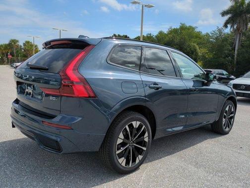 Denim Blue Metallic 2026 Volvo XC60 B5 Plus