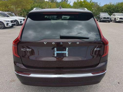 2025 Volvo XC90 B5 Core