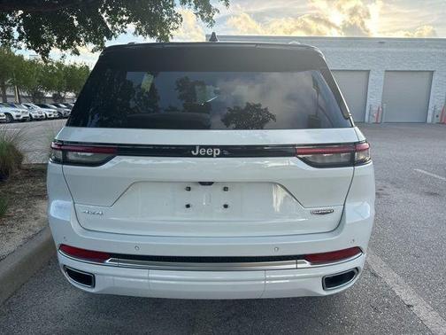 Bright White Clearcoat 2025 Jeep Grand Cherokee Summit