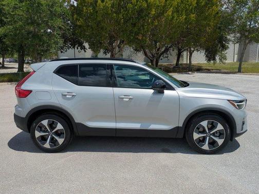 Silver 2025 Volvo XC40 B5 Plus Dark Theme