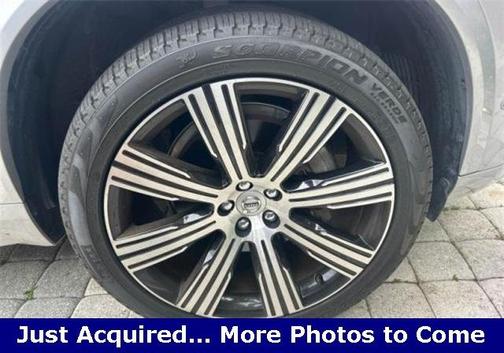 2024 Volvo XC90 B6 Ultimate Bright Theme 6-Seater