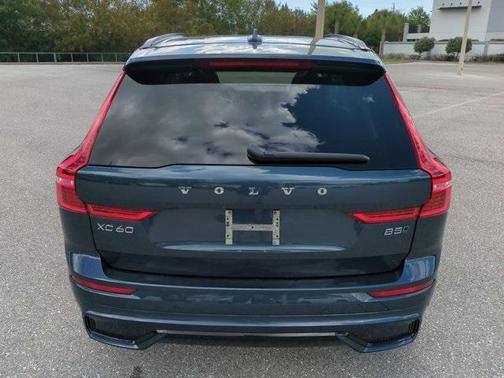 2024 Volvo XC60 B5 Plus Dark Theme