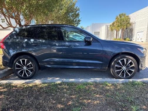 2024 Volvo XC60 B5 Plus Dark Theme