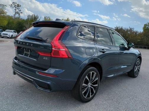 2024 Volvo XC60 B5 Plus Dark Theme