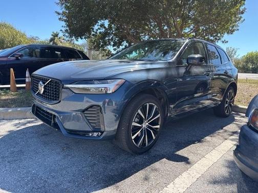 2024 Volvo XC60 B5 Plus Dark Theme