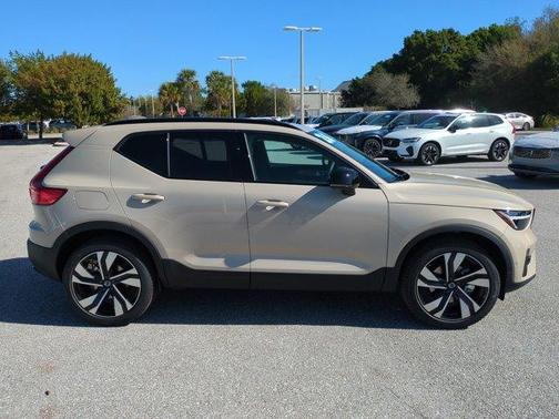 2026 Volvo XC40 B5 Plus