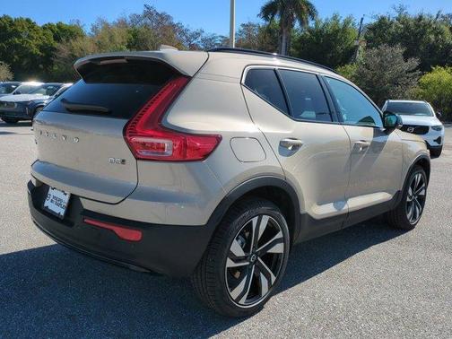 2026 Volvo XC40 B5 Plus