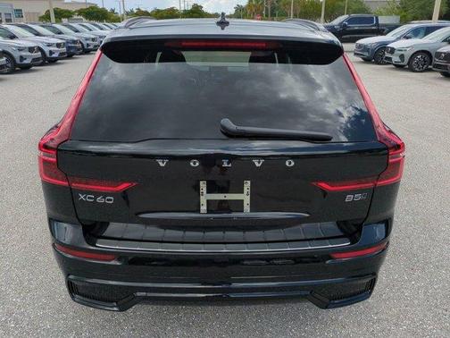 Onyx Black Metallic 2026 Volvo XC60 B5 Plus