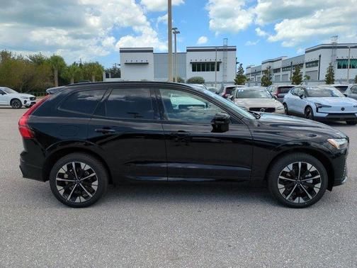 Onyx Black Metallic 2026 Volvo XC60 B5 Plus