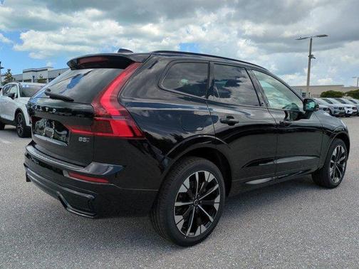 Onyx Black Metallic 2026 Volvo XC60 B5 Plus