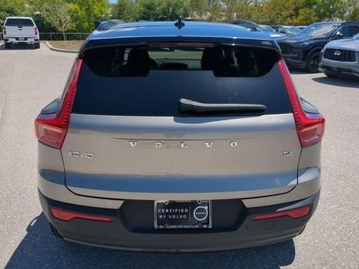 2022 Volvo XC40 T4 R-Design