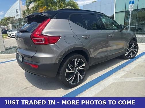 2022 Volvo XC40 T4 R-Design