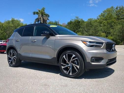 2022 Volvo XC40 T4 R-Design