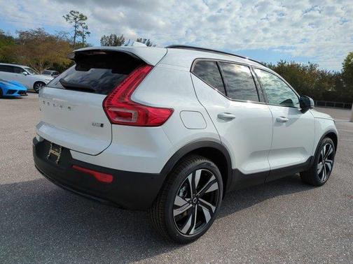 2026 Volvo XC40 B5 Ultra